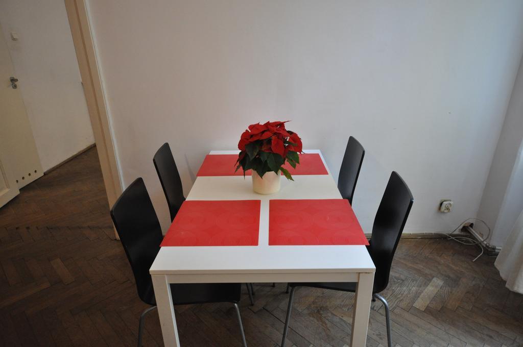 Hostel Yellow Krakow Ngoại thất bức ảnh